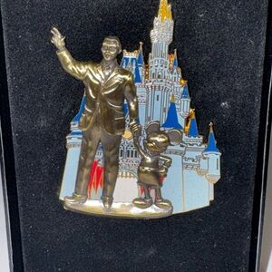 Disney Partners statue in front of Cinderella Castle 3D jumbo trading pin 2005